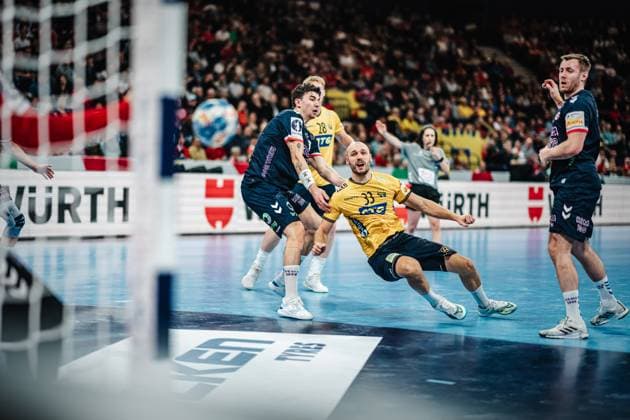 Handball Men EHF EURO 2024 European Championshop Men 2024 Final Tournament Norway vs Sweden 23 01 2024 Lukas Sandell 33, Sweden, SWE after the throw on goal Hamburg Barclays Arena Hamburg Germany