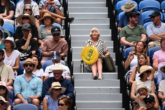 TENNIS AUSTRALIAN OPEN, Spectators watch Daniil Medvedev of Russia in action during his Quaterfinal match against Hubert Hurkacz of Poland on Day 11 of the 2024 Australian Open at Melbourne Park in Melbourne, Wednesday, January 24, 2024. ( NO ARCHIVING, EDITORIAL USE ONLY, NO USE IN BOOKS WITHOUT CONSENT MELBOURNE VICTORIA AUSTRALIA  Copyright: xJAMESxROSSx 20240124001892882542