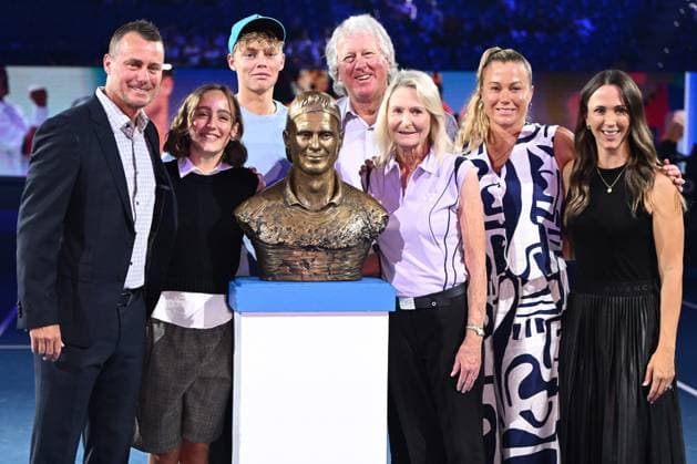 TENNIS AUSTRALIAN OPEN, Former Australian tennis player Lleyton Hewitt is joined by his family as he is inducted into the Australian Tennis Hall of Fame during a ceremony on Rod Laver Arena on Day 11 of the 2024 Australian Open at Melbourne Park in Melbourne, Wednesday, January 24, 2024. ( NO ARCHIVING, EDITORIAL USE ONLY, NO USE IN BOOKS WITHOUT CONSENT MELBOURNE VICTORIA AUSTRALIA  Copyright: xJOELxCARRETTx 20240124001892934807
