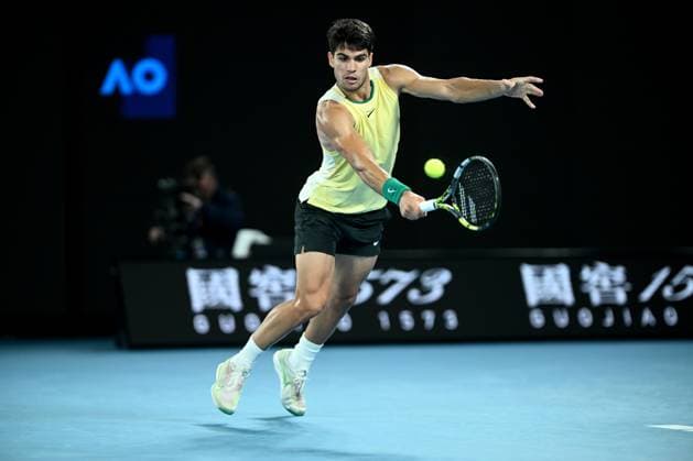 TENNIS AUSTRALIAN OPEN, Carlos Alcaraz of Spain in action during his Mens Quarterfinal match against Alexander Zverev of Germany on Day 11 of the 2024 Australian Open at Melbourne Park in Melbourne, Wednesday, January 24, 2024. ( NO ARCHIVING, EDITORIAL USE ONLY, NO USE IN BOOKS WITHOUT CONSENT MELBOURNE VICTORIA AUSTRALIA  Copyright: xJOELxCARRETTx 20240124001892999376