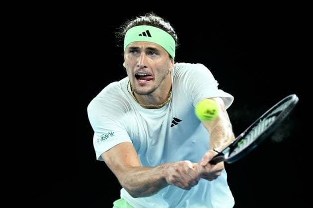 Sport Bilder des Tages TENNIS AUSTRALIAN OPEN, Alexander Zverev of Germany in action during his Mens Quarterfinal match against Carlos Alcaraz of Spain on Day 11 of the 2024 Australian Open at Melbourne Park in Melbourne, Wednesday, January 24, 2024. ( NO ARCHIVING, EDITORIAL USE ONLY, NO USE IN BOOKS WITHOUT CONSENT MELBOURNE VICTORIA AUSTRALIA  Copyright: xJOELxCARRETTx 20240124001893000509
