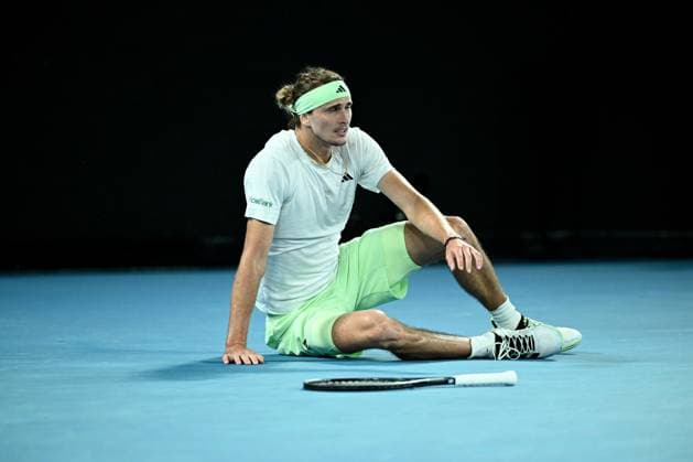 TENNIS AUSTRALIAN OPEN, Alexander Zverev of Germany during his Mens Quarterfinal match against Carlos Alcaraz of Spain on Day 11 of the 2024 Australian Open at Melbourne Park in Melbourne, Wednesday, January 24, 2024. ( NO ARCHIVING, EDITORIAL USE ONLY, NO USE IN BOOKS WITHOUT CONSENT MELBOURNE VICTORIA AUSTRALIA  Copyright: xJOELxCARRETTx 20240125001893014145