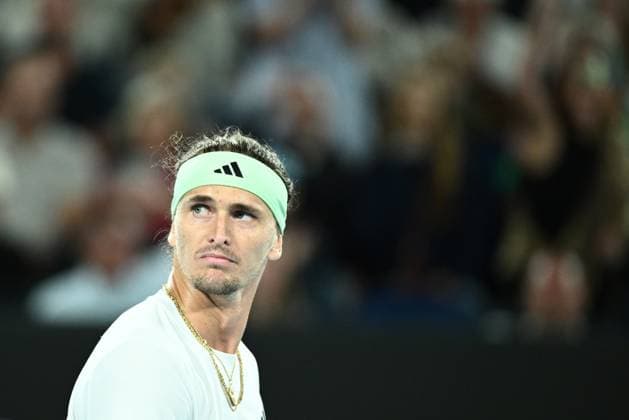 TENNIS AUSTRALIAN OPEN, Alexander Zverev of Germany in action during his Mens Quarterfinal match against Carlos Alcaraz of Spain on Day 11 of the 2024 Australian Open at Melbourne Park in Melbourne, Wednesday, January 24, 2024. ( NO ARCHIVING, EDITORIAL USE ONLY, NO USE IN BOOKS WITHOUT CONSENT MELBOURNE VICTORIA AUSTRALIA  Copyright: xJOELxCARRETTx 20240125001893014536