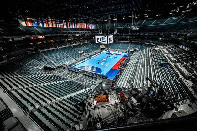 Koeln, Deutschland: Handball EM 2024 - Hauptrunde - Deutschland - Innenansicht Arena ohne Zuschauer, Übersicht, Featurebild, Symbol, EHF, Flaggen, leere Arena Köln Lanxess Arena Deutschland *** Cologne, Germany Handball EM 2024 Main Round Germany interior view arena without spectators, overview, feature image, symbol, EHF, flags, empty arena Cologne Lanxess Arena Germany
