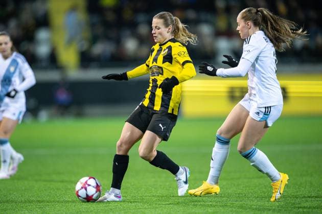 240124 Anna Anvegard of Häcken and Lou Bogaert of Paris FC during the UEFA Women s Champions League football match between Häcken and Paris FC on January 24, 2024 in Gothenburg Photo Mathias Bergeld BILDBYRAN kod MB MB0841 fotboll soccer fotball champions league häcken paris fc dam bbeng women kvinner womens champions league bbauto  Copyright: MATHIASxBERGELD BB240124MB025