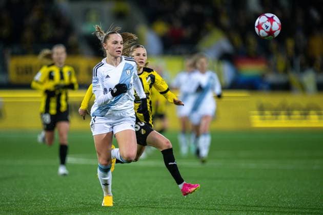 240124 Lou Bogaert of Paris FC and Katariina Kosola of Häcken during the UEFA Women s Champions League football match between Häcken and Paris FC on January 24, 2024 in Gothenburg Photo Mathias Bergeld BILDBYRAN kod MB MB0841 fotboll soccer fotball champions league häcken paris fc dam bbeng women kvinner womens champions league bbauto  Copyright: MATHIASxBERGELD BB240124MB037
