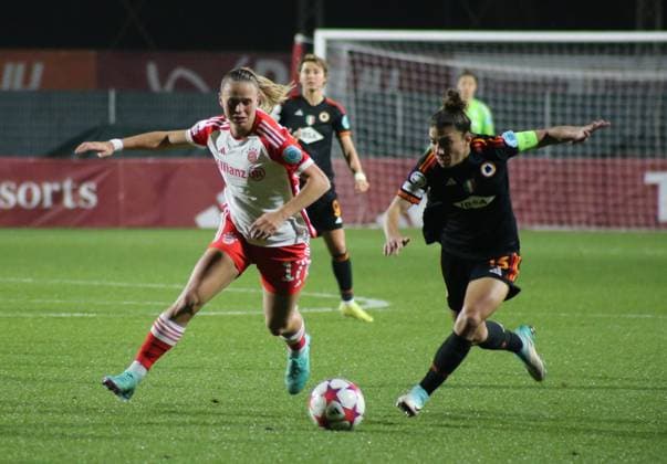 24 01 2024, xgrfx, Football Champions League Women, AS Roma FC Bayern Munich emspor, v l Klara Bühl FC Bayern Munich DFL DFB REGULATIONS PROHIBIT ANY USE OF PHOTOGRAPHS as IMAGE SEQUENCES and or QUASI VIDEO Rome