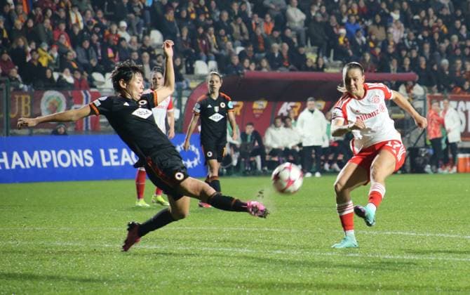 24 01 2024, xgrfx, Football Champions League Women, AS Roma FC Bayern Munich emspor, v l Klara Bühl FC Bayern Munich DFL DFB REGULATIONS PROHIBIT ANY USE OF PHOTOGRAPHS as IMAGE SEQUENCES and or QUASI VIDEO Rome