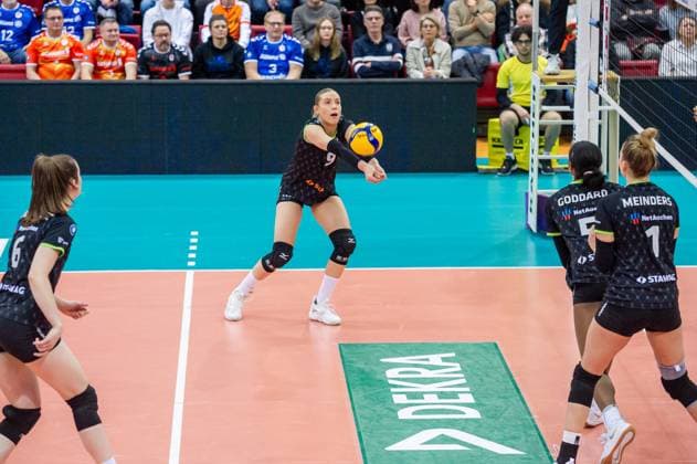 Celine Van Gestel Ladies in Black Aachen, 09 Ball acceptance Allianz MTV Stuttgart Ladies in Black Aachen, Sport, Volleyball Bundesliga, Frauen, VBL, Saison 2023 24, 24 01 2024, Stuttgart SCHARRena , DEU Allianz MTV Stuttgart Ladies in Black Aachen, Sport, Volleyball Bundesliga, Frauen, VBL, Saison 2023 24, 24 01 2024, Stuttgart SCHARRena , DEU Stuttgart Copyright: xSandyxDinkelackerx EP_SDR