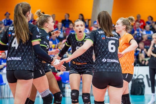 Jolijn De Haan Ladies in Black Aachen, 04 , Fleur Meinders Ladies in Black Aachen, 01 , Celine Van Gestel Ladies in Black Aachen, 09 , Nicole Van de Vosse Ladies in Black Aachen, 06 , Wiebke Silge Ladies in Black Aachen, 12 Motivation screams Allianz MTV Stuttgart Ladies in Black Aachen, Sport, Volleyball Bundesliga, Women, VBL, Season 2023 24, 24 01 2024, Stuttgart SCHARRena , DEU Allianz MTV Stuttgart Ladies in Black Aachen, Sport, Volleyball Bundesliga, Women, VBL, Season 2023 24, 24 01 2024, Stuttgart SCHARRena , DEU Stuttgart Copyright: xSandyxDinkelackerx EP_SDR