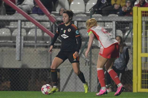 Foto Fabrizio Corradetti LaPresse 24 Gennaio 2024 - Roma, Italia - calcio - Roma vs Bayern Monaco - Uefa Women Champions League 2023-2024 - Stadio Tre Fontane. Nella foto: Valentina Giacinti (AS Roma Women); January 24, Rome, Italy - sport, soccer - Roma vs Bayern Monaco - Uefa Women™s Champions League League 2023-2024 - Tre Fontane Stadium. In the pic: Valentina Giacinti (AS Roma Women);  Copyright: xFabrizioxCorradetti LaPressex