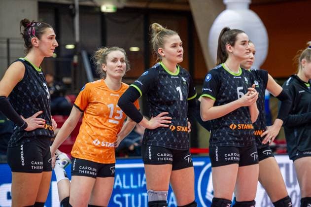 Annie Cesar Ladies in Black Aachen, 13 , Fleur Meinders Ladies in Black Aachen, 01 , Nicole Van de Vosse Ladies in Black Aachen, 06 visibly disappointed after defeat in Stuttgart Allianz MTV Stuttgart Ladies in Black Aachen, Sport, Volleyball Bundesliga, Women, VBL, Saison 2023 24, 24 01 2024, Stuttgart SCHARRena , DEU Allianz MTV Stuttgart Ladies in Black Aachen, Sport, Volleyball Bundesliga, Women, VBL, Saison 2023 24, 24 01 2024, Stuttgart SCHARRena , DEU Stuttgart Copyright: xSandyxDinkelackerx EP_SDR