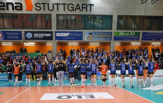BAU 24 01 2024 Stuttgart Volleyball Allianz MTV Stuttgart vs Ladies in Black Aachen, the women from Stuttgart are happy about the victory