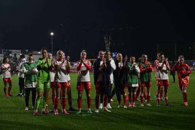 FC Bayern Munchen greets the fans during the day 5 Group C of the UEFA Women s Champions League between A.S. Roma vs F.C. Bayern Munchen, 24 January 2024 at the Stadio Tre Fontane in Rome, Italy.  Copyright: xDomenicoxCippitelli IPAxSportx x xx IPA_42930223 IPA_Agency_IPA42930223