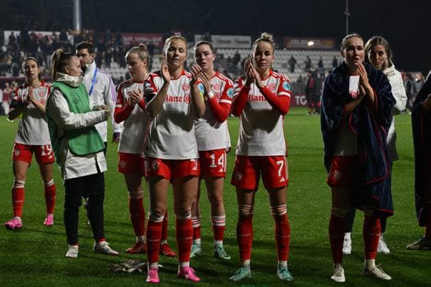 FC Bayern Munchen greets the fans during the day 5 Group C of the UEFA Women s Champions League between A.S. Roma vs F.C. Bayern Munchen, 24 January 2024 at the Stadio Tre Fontane in Rome, Italy.  Copyright: xDomenicoxCippitelli IPAxSportx x xx IPA_42930227 IPA_Agency_IPA42930227