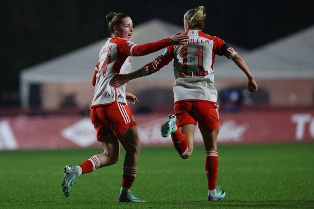 UEFA WOMEN™S CHAMPIONS LEAGUE 2023-2024 - GROUP C - AS ROMA vs FC BAYERN MUNCHEN Rome, Italy 24.01.2024: Lea Schuller of Bayern score the goal 2-2 and celebrate with the team in the UEFA Women s Champions League 2023-2024 football match, group stage C, between AS Roma vs FC Bayern Munchen at Tre fontane stadium in Rome. Rome tre fontane italy Copyright: xmarcoxiacobucci