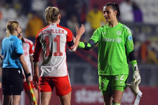 UEFA WOMEN™S CHAMPIONS LEAGUE 2023-2024 - GROUP C - AS ROMA vs FC BAYERN MUNCHEN Rome, Italy 24.01.2024: Lea Schuller of Bayern, Maria Luisa Grohs of Bayern at end of the UEFA Women s Champions League 2023-2024 football match, group stage C, between AS Roma vs FC Bayern Munchen at Tre fontane stadium in Rome. Rome tre fontane italy Copyright: xmarcoxiacobucci