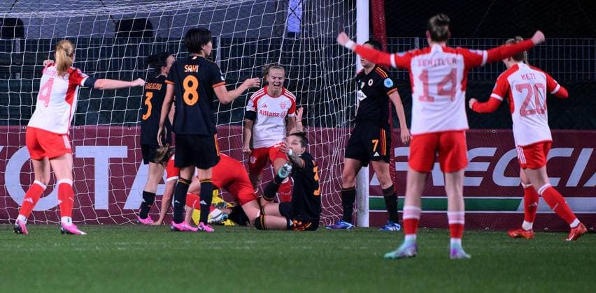 January 24, 2024, Rome: Bayern Munich s players celebrate after the 2-2 goal scored by Lea Schuller during the UEFA Women s Champions League Group C soccer match between AS Roma and Bayern Munich in Rome, Italy, 24 January 2024. ANSA ETTORE FERRARI UEFA Women s Champions League - Roma vs Bayern Munich  - ZUMAa110 20240124_zaf_a110_032 Copyright: xEttorexFerrarix