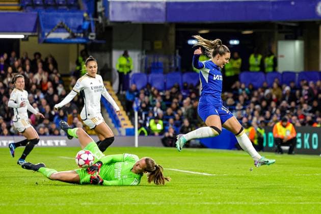 Chelsea Women v Real Madrid Women UEFA Women s Champions League 24 01 2024. Group D Johanna Rytting Kaaneryd (19) of Chelsea tries for goal during the UEFA Women s Champions League match between Chelsea Women and Real Madrid Women at Stamford Bridge, London, England on 24 January 2024. Editorial use only , Copyright: xNigelxKeenex PSI-18880-0010