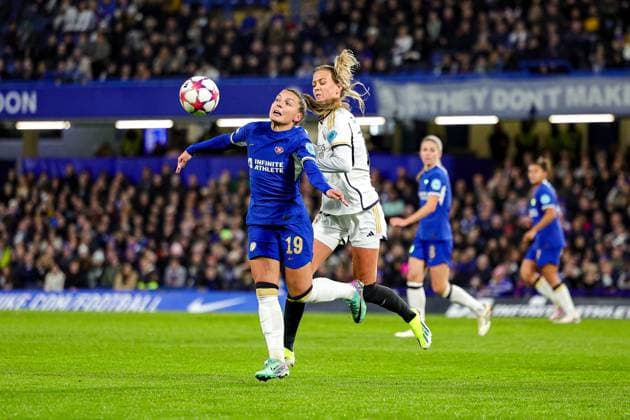 Chelsea Women v Real Madrid Women UEFA Women s Champions League 24 01 2024. Group D Johanna Rytting Kaneryd (19) of Chelsea tussles with Caroline Moller (16) of Real Madrid during the UEFA Women s Champions League match between Chelsea Women and Real Madrid Women at Stamford Bridge, London, England on 24 January 2024. Editorial use only , Copyright: xNigelxKeenex PSI-18880-0015