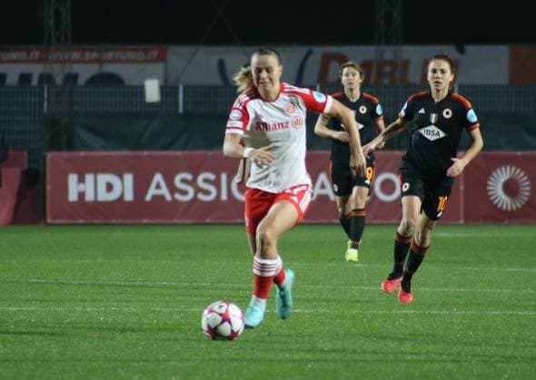 24 01 2024, xgrfx, Football Champions League Women, AS Roma FC Bayern Munich emspor, v l Klara Bühl FC Bayern Munich DFL DFB REGULATIONS PROHIBIT ANY USE OF PHOTOGRAPHS as IMAGE SEQUENCES and or QUASI VIDEO Rome