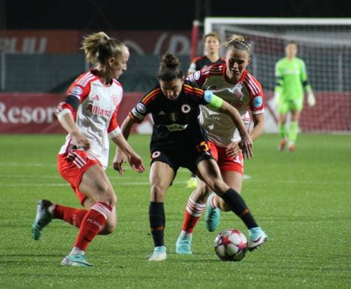 24 01 2024, xgrfx, Football Champions League Women, AS Roma FC Bayern Munich emspor, v l Lea Schüller, Klara Bühl FC Bayern Munich DFL DFB REGULATIONS PROHIBIT ANY USE OF PHOTOGRAPHS as IMAGE SEQUENCES and or QUASI VIDEO Rome