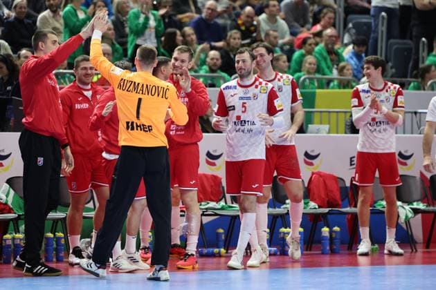 GER, EHF Euro 2024, Men, Main Round, Group 1, Matchday 4, Cologne, Germany GER vs Croatia CRO 24 01 2024, Lanxess Arena , Cologne , GER, EHF Euro 2024, Men, Main Round, Group 1, Matchday 4, Cologne, Germany GER vs Croatia CRO , pictured Dominik Kuzmanovic CRO 1 , celebrating a saved ball, cheers from the bench nordphotoxGmbHx xMeuter nph00351