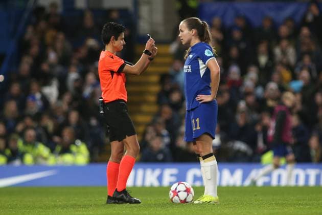 London, January and 24th 2024: Referee asks Guro Reiten (11 Chelsea) to wait for the whistle prior to penalty kick during the UEFA Womens Champions League Group D match between Chelsea and Real Madrid at Stamford Bridge, London, England. (Pedro Soares SPP) Copyright: xPedroxSoaresx xSPPx spp-en-PeSoSp-Chelsea v Real Madrid0046