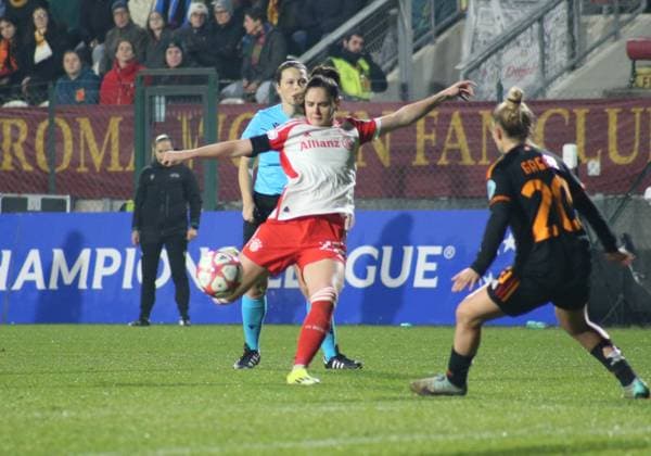 24 01 2024, xgrfx, Football Champions League Women, AS Roma FC Bayern Munich emspor, v l Sarah Zadrazil FC Bayern Munich DFL DFB REGULATIONS PROHIBIT ANY USE OF PHOTOGRAPHS as IMAGE SEQUENCES and or QUASI VIDEO Rome