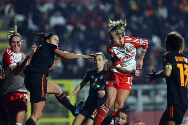 Rome, Italy 24.01.2024: Lea Schuller of Bayern score the goal 2-2 and celebrate with the team in the UEFA Women s Champions League 2023-2024 football match, group stage C, between AS Roma vs FC Bayern Munchen at Tre fontane stadium in Rome.  Copyright: xMarcoxIacobucci IPAxSportx xipa-x xx IPA_42932847 IPA_Agency_IPA42932847