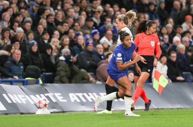 Chelsea Women v Real Madrid Women UEFA Womens Champions League Jessica Carter of Chelsea Women and Caroline Moller Hansen of Real Madrid Women battle for the ball during the UEFA Womens Champions Group D League match at Stamford Bridge, London Copyright: xEmilxSebastianxPopescux FIL-19556-0014 UK Newspapers OUT