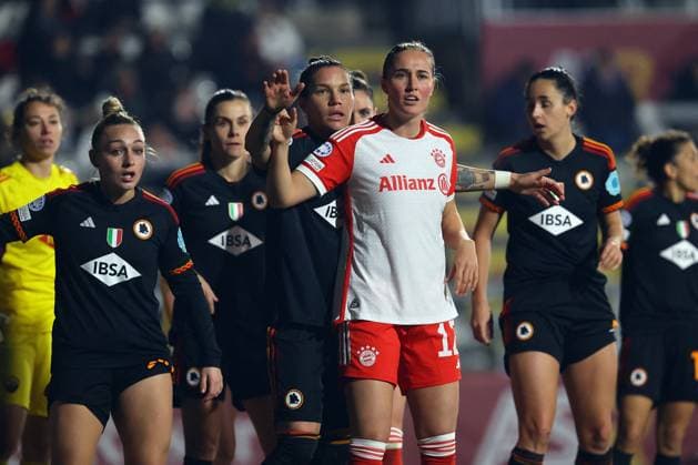 UEFA Champions League Women football match - AS Roma vs FC Bayern Munchen Rome, Italy 24.01.2024: Elena Linari (Roma), Sydney Lohmann of Bayern in action during the UEFA Women s Champions League 2023-2024 football match, group stage C, between AS Roma vs FC Bayern Munchen at Tre fontane stadium in Rome. Rome Italy  Copyright: xIPAxSport ABACAx