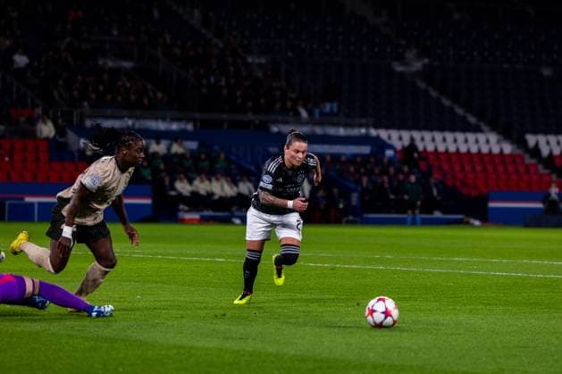 Sherida Spitse (8 Ajax) in action during the UEFA Women?s Champions League game between Paris Saint Germain and Ajax Amsterdam at Parc des Princes in Paris, France. (Pauline FIGUET SPP) Copyright: xPaulinexFIGUETx xSPPx spp-en-PaFiSp-PF_PSGvAJAX051