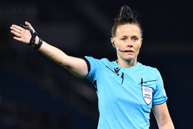 Rebecca Welch ( referee ) during the WCL match between PSG and Ajax at Parc des Princes on January 24, 2024 in Paris, France. ( Photo by federico pestellini panoramic ) - FOOTBALL : PSG vs Ajax - Ligue des Champions Feminine - 24 01 2024 FedericoPestellini Panoramic 