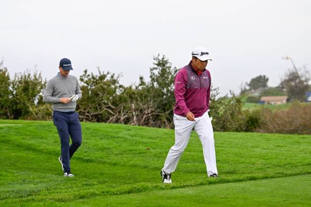 LA JOLLA, CA - JANUARY 24: Hideki Matsuyama (JPN) and Justin Rose (GBR) make their way down 12 during Rd1 of the Farmers Insurance Open at Torrey Pines Golf Course in La Jolla, California. (Photo by Ken Murray Icon Sportswire) GOLF: JAN 24 PGA, Golf Herren Farmers Insurance Open EDITORIAL USE ONLY Icon2401240151