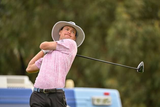 LA JOLLA, CA - JANUARY 24: Joe Highsmith (USA) watches his tee shot on 12 during Rd1 of the Farmers Insurance Open at Torrey Pines Golf Course in La Jolla, California. (Photo by Ken Murray Icon Sportswire) GOLF: JAN 24 PGA, Golf Herren Farmers Insurance Open EDITORIAL USE ONLY Icon2401240361