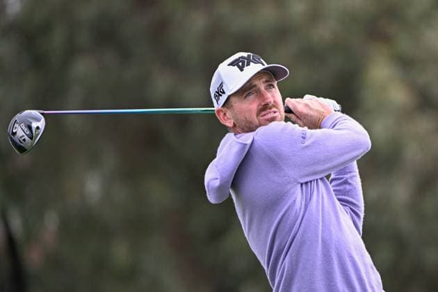 LA JOLLA, CA - JANUARY 24: Kevin Dougherty (USA) watches his tee shot on 12 during Rd1 of the Farmers Insurance Open at Torrey Pines Golf Course in La Jolla, California. (Photo by Ken Murray Icon Sportswire) GOLF: JAN 24 PGA, Golf Herren Farmers Insurance Open EDITORIAL USE ONLY Icon2401240371