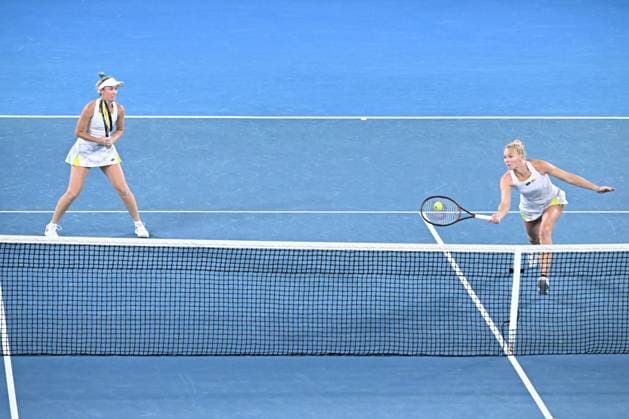 TENNIS AUSTRALIAN OPEN, Storm Hunter (left) of Australia and Katerina Siniakova of Czech Republic in action during their Women?s Doubles semifinal against Su-Wei Hsieh of Chinese Taipei and Elise Mertens of Belgium on Day 12 of the 2024 Australian Open at Melbourne Park in Melbourne, Thursday, January 25, 2024. ( NO ARCHIVING, EDITORIAL USE ONLY, NO USE IN BOOKS WITHOUT CONSENT MELBOURNE VICTORIA AUSTRALIA  Copyright: xJAMESxROSSx 20240125001893326110