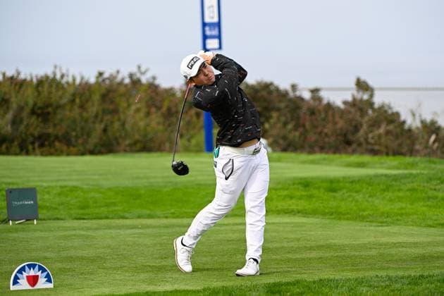 LA JOLLA, CA - JANUARY 24: Taiga Semikawa (JPN) watches his tee shot on 13 during Rd1 of the Farmers Insurance Open at Torrey Pines Golf Course in La Jolla, California. (Photo by Ken Murray Icon Sportswire) GOLF: JAN 24 PGA, Golf Herren Farmers Insurance Open EDITORIAL USE ONLY Icon2401240861
