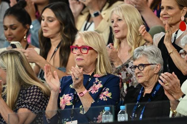 TENNIS AUSTRALIAN OPEN, Melbourne?s Lord Mayor, Sally Capp (centre) watches Aryna Sabalenka of Belarus in action during her Women?s Singles semifinal against Coco Gauff of the USA on Day 12 of the 2024 Australian Open at Melbourne Park in Melbourne, Thursday, January 25, 2024. ( NO ARCHIVING, EDITORIAL USE ONLY, NO USE IN BOOKS WITHOUT CONSENT MELBOURNE VICTORIA AUSTRALIA  Copyright: xJOELxCARRETTx 20240125001893369793
