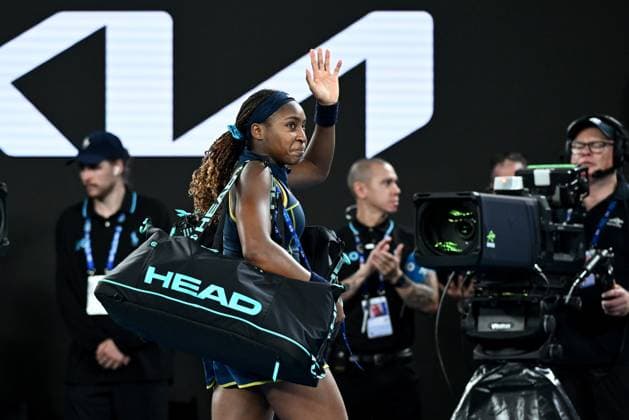 TENNIS AUSTRALIAN OPEN, Coco Gauff of the USA waves to the crowd as she leaves the court following her loss to Aryna Sabalenka of Belarus in their Women?s Singles semifinal on Day 12 of the 2024 Australian Open at Melbourne Park in Melbourne, Thursday, January 25, 2024. ( NO ARCHIVING, EDITORIAL USE ONLY, NO USE IN BOOKS WITHOUT CONSENT MELBOURNE VICTORIA AUSTRALIA  Copyright: xJOELxCARRETTx 20240125001893406255