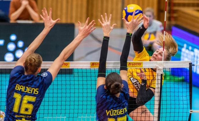 23 01 2024 Volleyball Bundesliga VfB Suhl Lotto Thüringen SSCPalmberg Schwerin f l Indy Baijens 16 SSC Palmberg Schwerin ,Vedrana Jaksetic 17 VfB Suhl Lotto Thüringen and Lena Kindermann 13 VfB Suhl Lotto Thüringen Action Press photo Gerhard König Volleyball Bundesliga