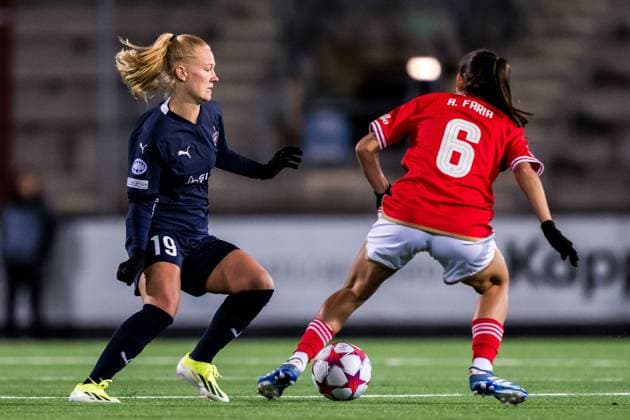 240125 Sofie Bruun Bredgaard of FC Rosengard and Andreia Faria of Benfica during the UEFA Women s Champions League football match between FC Rosengard and Benfica on January 25, 2024 in Malmö Photo Petter Arvidson BILDBYRAN kod PA PA0740 fotboll football soccer fotball champions league fc rosengard benfica dam bbeng  Copyright: PETTERxARVIDSON BB240125PA153