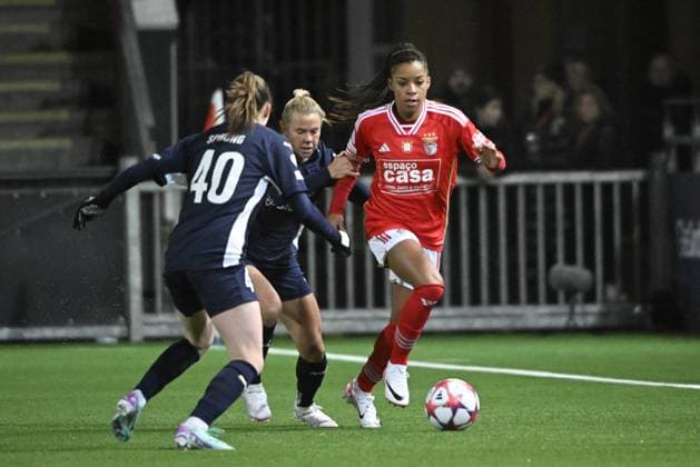 MALMÖ, SWEDEN 20240125 Rosengards Bea Sprung and Jessica Wikunder and Benficas Jessica Silva during Thursdays Champions League group stage soccer match between FC Rosengard and SL Benfica at Malmö IP MALMÖ SVERIGE x50090x  Copyright: xJohanxNilsson TTx CHAMPIONS LEAGUE ROSENGARD-BENFICA