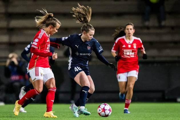 240125 Bea Sprung of FC Rosengard and Catarina Amado of Benfica during the UEFA Women s Champions League football match between FC Rosengard and Benfica on January 25, 2024 in Malmö Photo Petter Arvidson BILDBYRAN kod PA PA0740 fotboll football soccer fotball champions league fc rosengard benfica dam bbeng  Copyright: PETTERxARVIDSON BB240125PA162