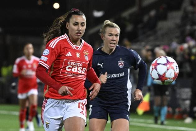 MALMÖ, SWEDEN 20240125 Benficas Catarina Amado and Rosengards Jessica Wik during Thursdays Champions League group stage football match between FC Rosengard and SL Benfica at Malmö IP MALMÖ SVERIGE x50090x  Copyright: xJohanxNilsson TTx CHAMPIONS LEAGUE ROSENGARD-BENFICA