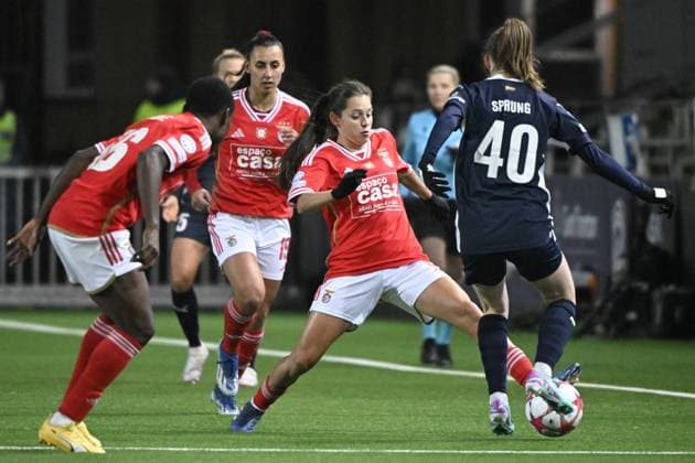 Benfica s Nycole Raysla and Rosengard s Bea Sprung during Thursday s Champions League group stage soccer match between FC Rosengard and SL Benfica at Malmö IP in Malmo Sweden on january 25, 2024 MALMÖ SWEDEN x50090x  Copyright: xJohanxNilsson TTx CHAMPIONS LEAGUE ROSENGARD-BENFICA