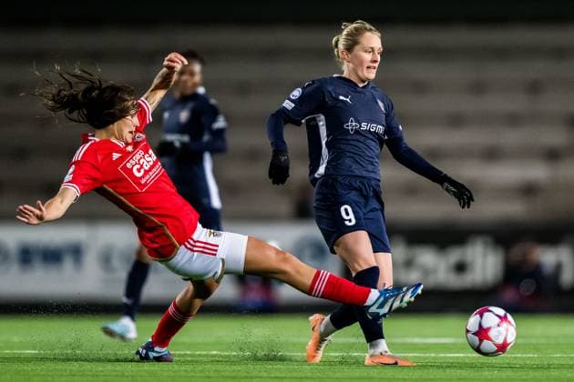 240125 Catarina Amado of Benfica and Emilia Larsson of FC Rosengard during the UEFA Women s Champions League football match between FC Rosengard and Benfica on January 25, 2024 in Malmö Photo Petter Arvidson BILDBYRAN kod PA PA0740 fotboll football soccer fotball champions league fc rosengard benfica dam bbeng  Copyright: PETTERxARVIDSON BB240125PA174