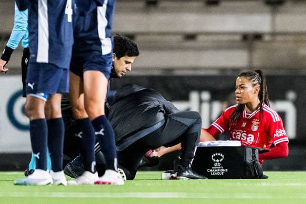 240125 JÃ ssica Silva of Benfica receives medical attention during the UEFA Women s Champions League football match between FC Rosengard and Benfica on January 25, 2024 in Malmö Photo Petter Arvidson BILDBYRAN kod PA PA0740 fotboll soccer fotball champions league fc rosengard benfica dam bbeng  Copyright: PETTERxARVIDSON BB240125PA195