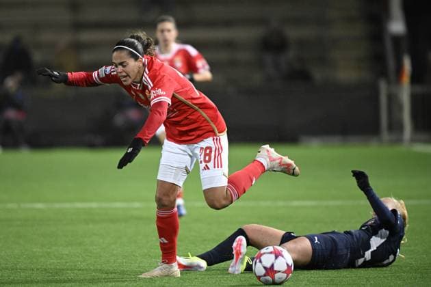 MALMÖ, SWEDEN 20240125 Benficas Andrea Falcon trips Rosengards Sofie Bredgaard during Thursdays Champions League group stage soccer match between FC Rosengard and SL Benfica at Malmö IP MALMÖ SVERIGE x50090x  Copyright: xJohanxNilsson TTx CHAMPIONS LEAGUE ROSENGARD-BENFICA